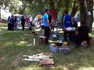 Izletnici u Klisuri na manifestaciji "Južnomoravske riblje čarolije"