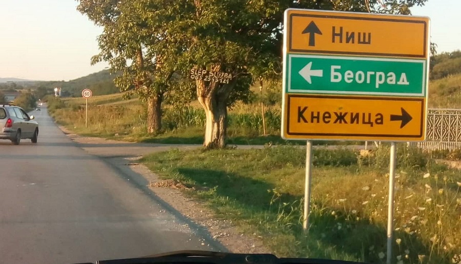 Još jedna saobraćajna nesreća kod Knežičke reke: Od siline udarca traktor prepolovljen